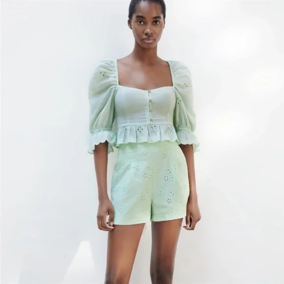 NWT Zara Embroidered Eyelet Blouse Size bloggers fave - Picture 4 of 12